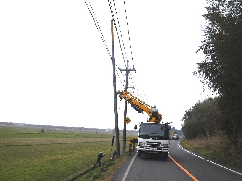 稲田建設　配電線建柱工事